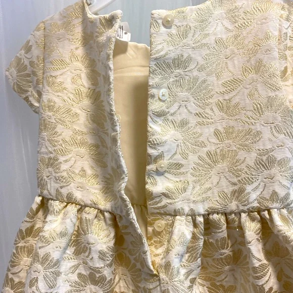 Carter’s babygirl 2T, cream shimmering drees. - Picture 6 of 6